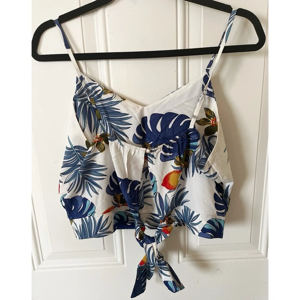 SHEIN Large White & Blue Tropical Print Crop Top. - Picture 2 of 7
